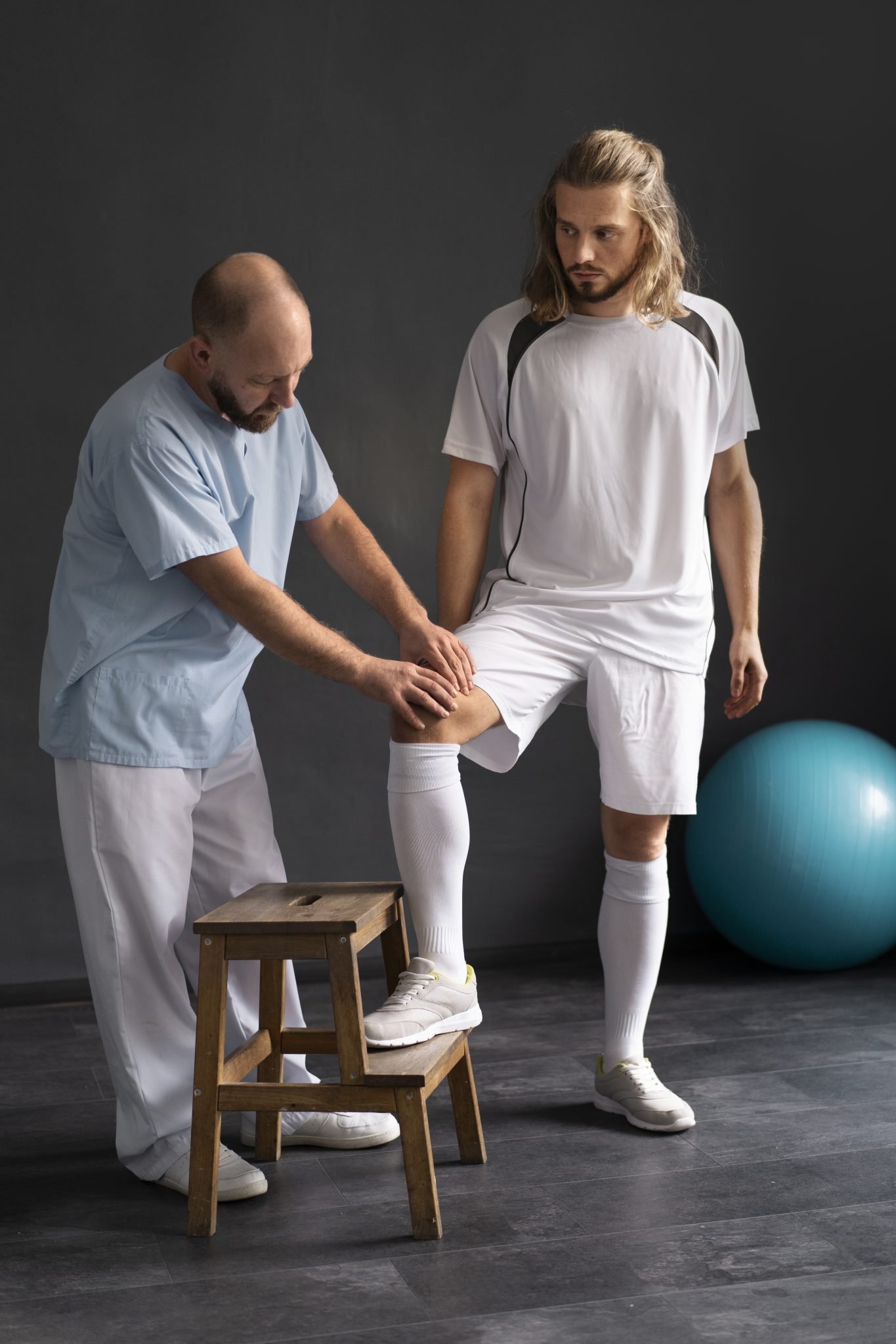 Physiotherapist assisting a patient during a therapy session at Clinique Alpa.