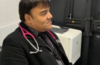Dr Parmar conducting a thorough patient consultation at Clinique Alpa