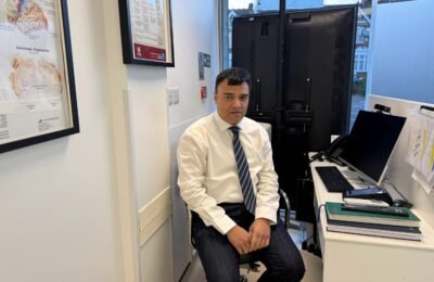 Private GP at Clinique Alpa ready to assess patients requiring urgent foot abscess treatment in London